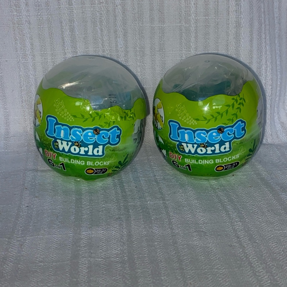 Two NEW Insect World DIY Building Blocks 6 in 1 Collectible Toy